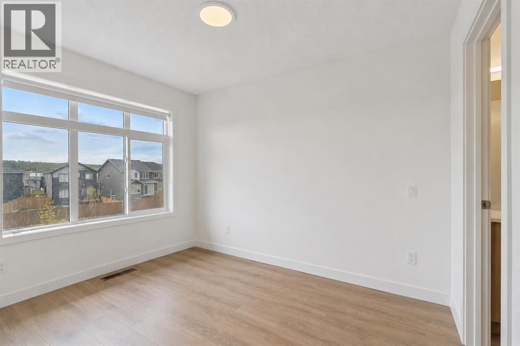 424 210 Avenue SW — photo 15