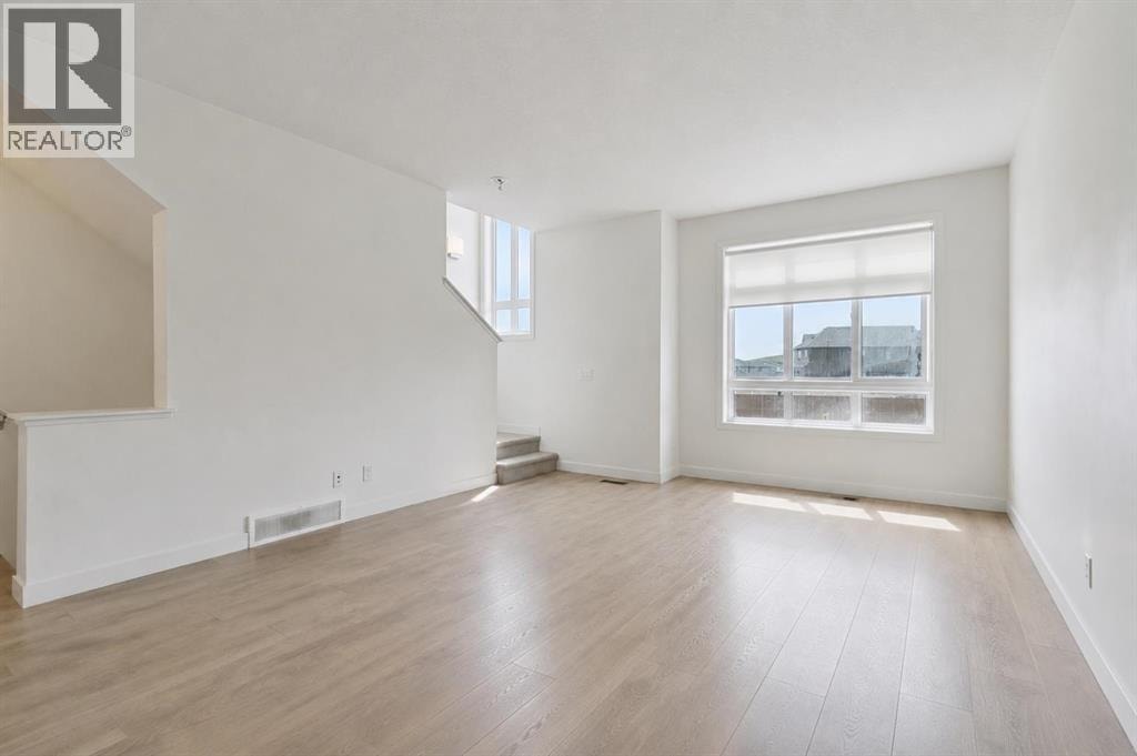 424 210 Avenue SW — photo 3