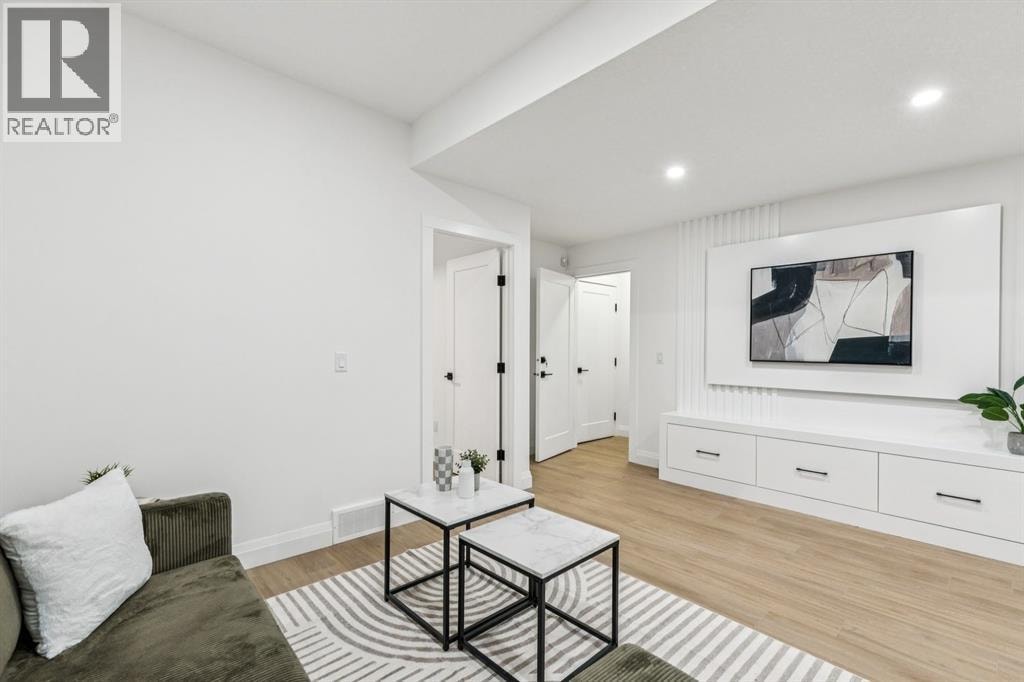 525 32 Street NW — photo 35