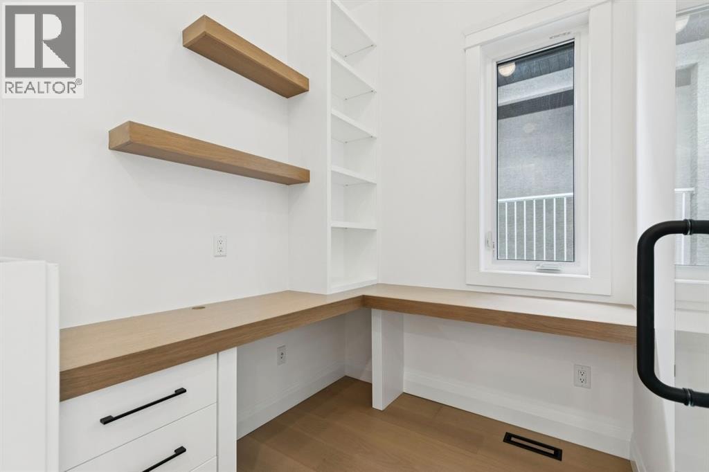 523 32 Street NW — photo 10