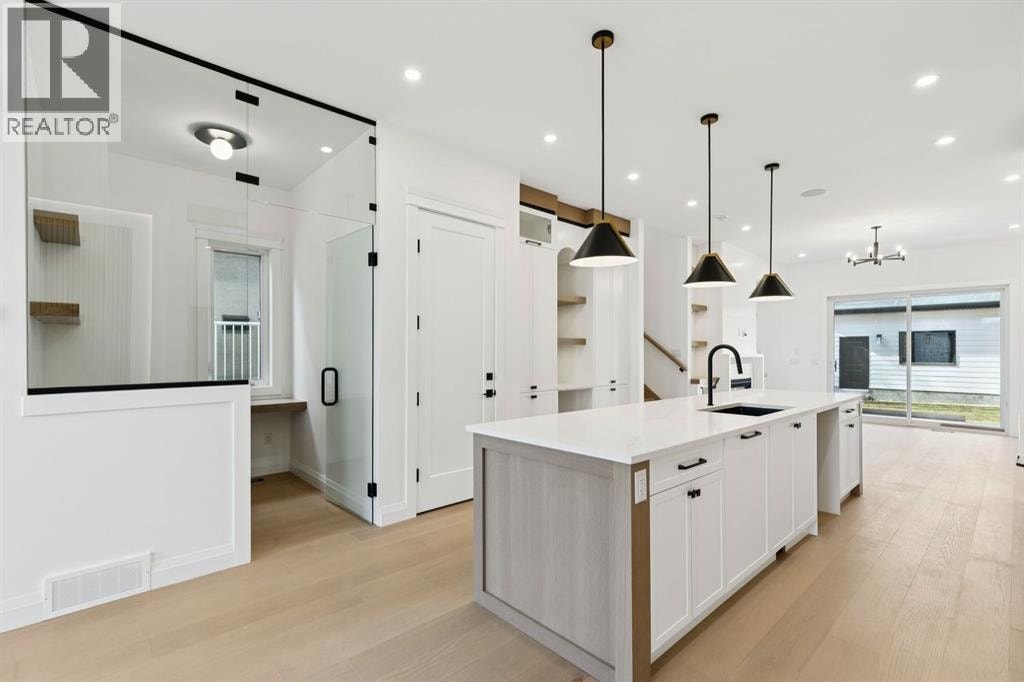 523 32 Street NW — photo 9