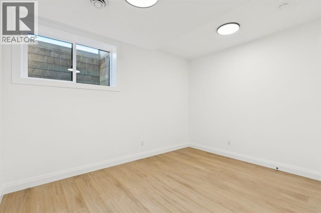 523 32 Street NW — photo 38