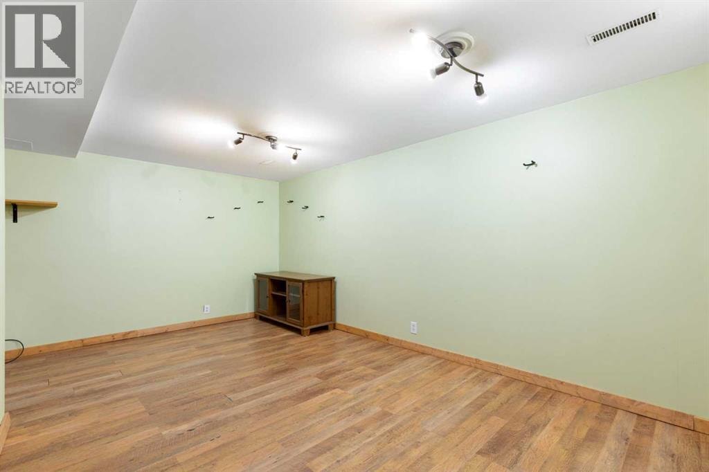 84 Abingdon Crescent NE — photo 29