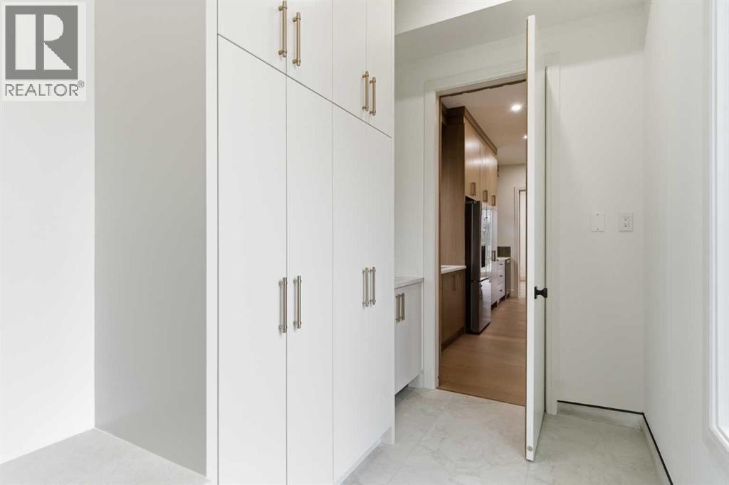 209 Windermere Road SW — photo 21