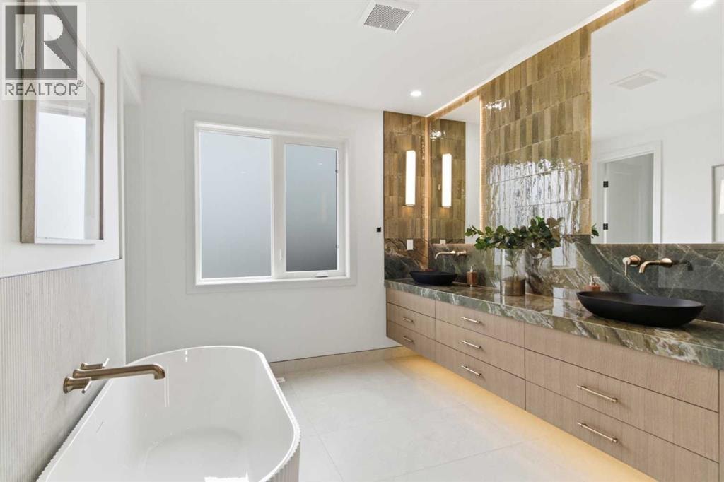 209 Windermere Road SW — photo 32