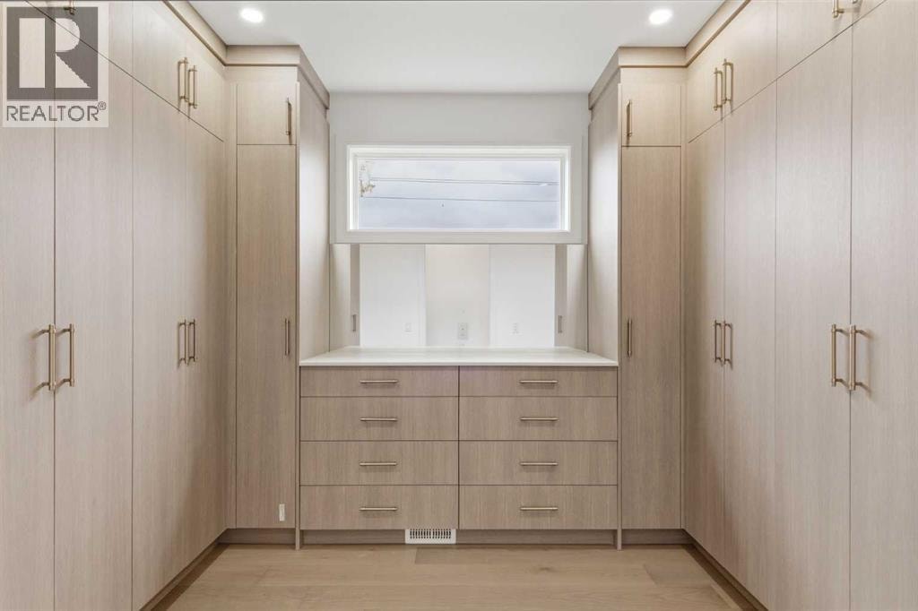 209 Windermere Road SW — photo 31