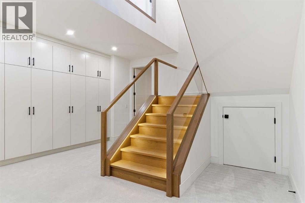 209 Windermere Road SW — photo 41