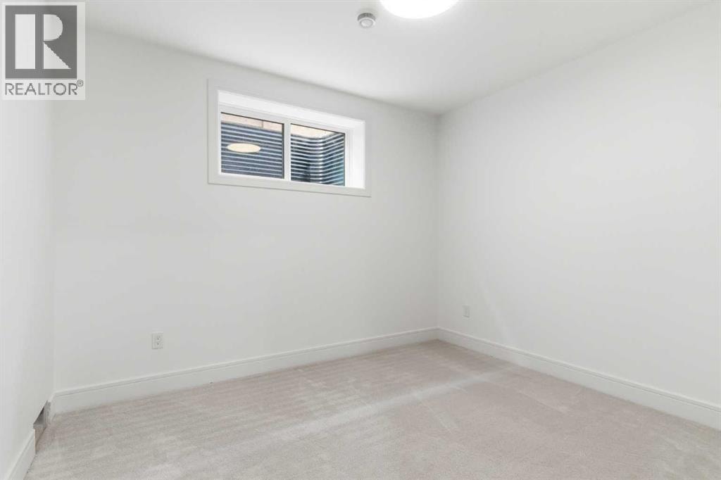 209 Windermere Road SW — photo 47