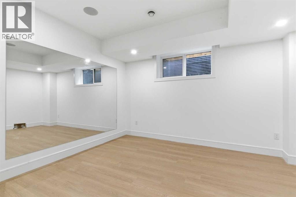 209 Windermere Road SW — photo 45
