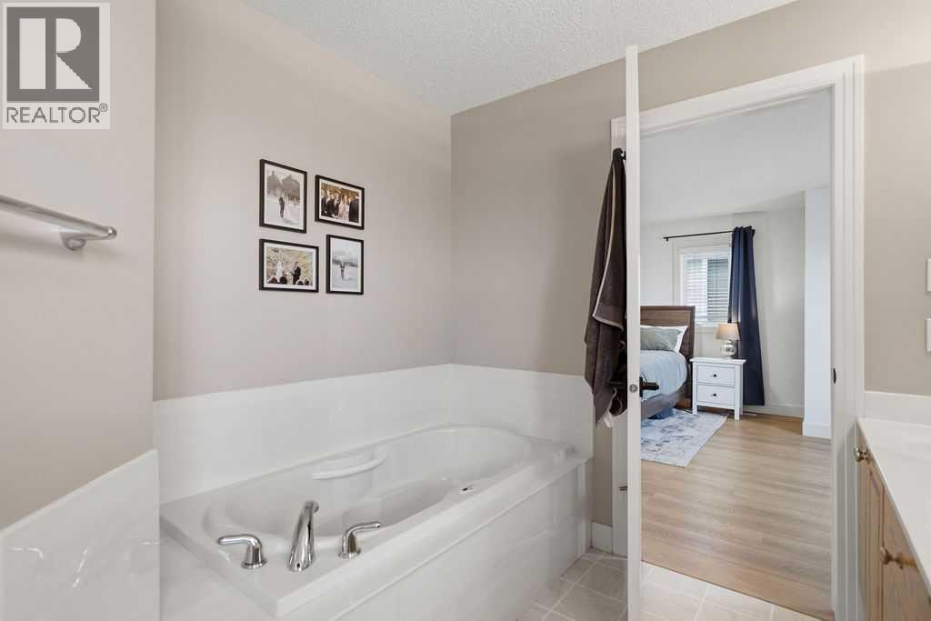 2727 6 Street NE — photo 34
