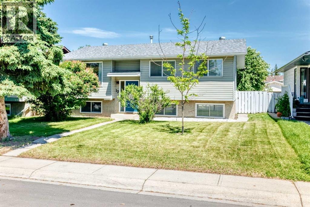 12 Aspen Crescent SE