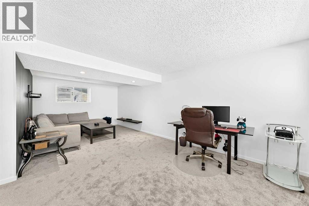 12 Aspen Crescent SE — photo 30