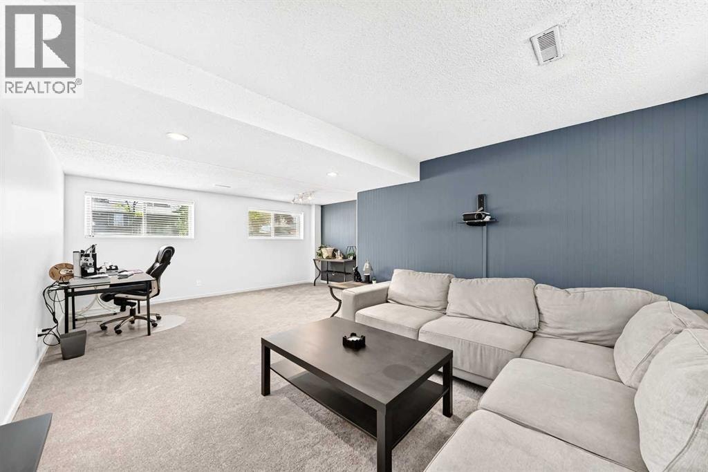 12 Aspen Crescent SE — photo 31