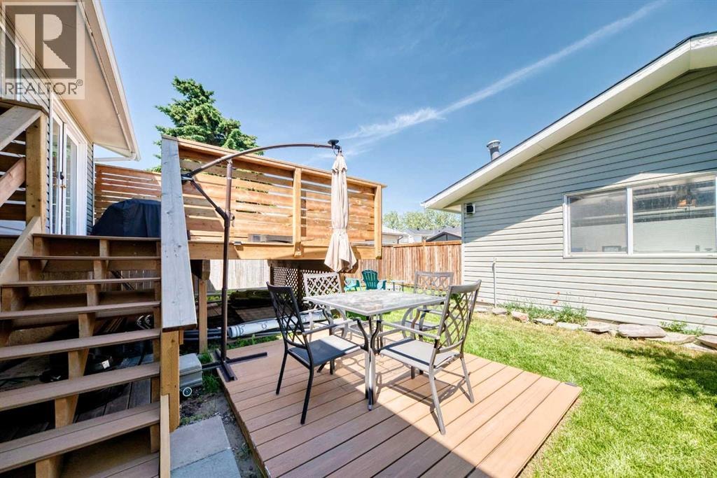 12 Aspen Crescent SE — photo 39