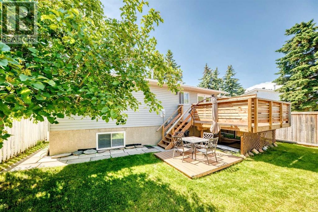 12 Aspen Crescent SE — photo 41