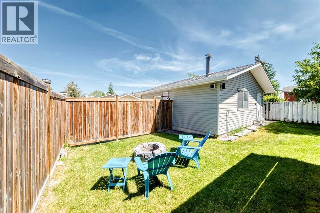12 Aspen Crescent SE — photo 43