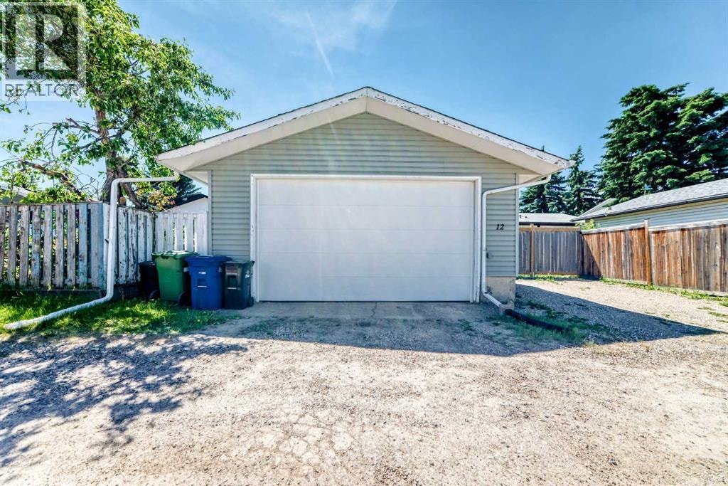 12 Aspen Crescent SE — photo 44