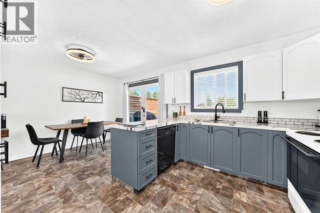 12 Aspen Crescent SE — photo 6
