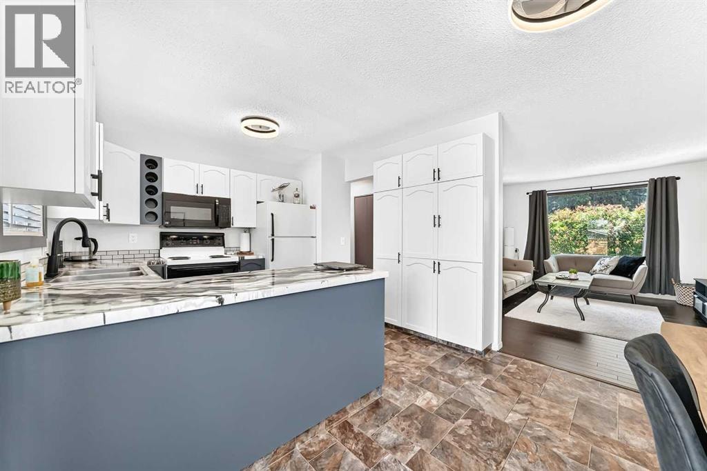 12 Aspen Crescent SE — photo 9