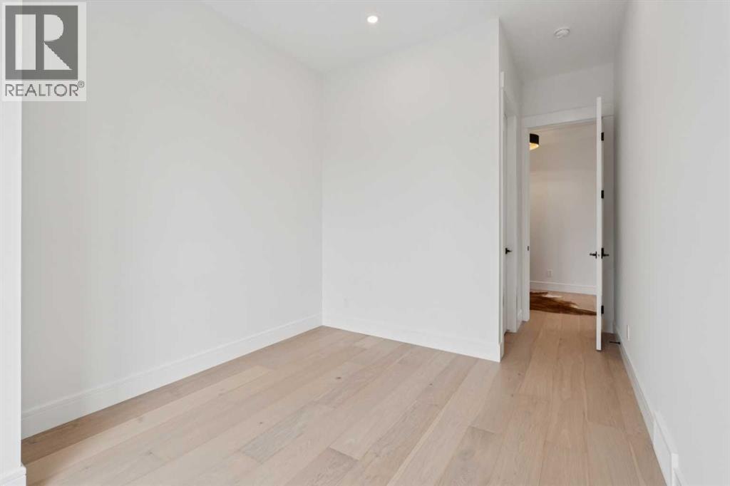 4214 16 Street SW — photo 35