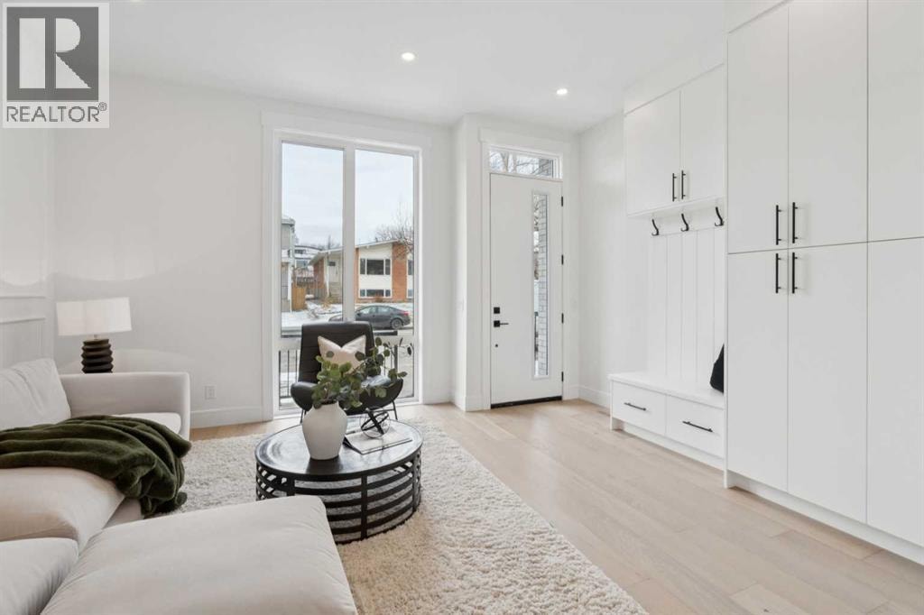 4214 16 Street SW — photo 4