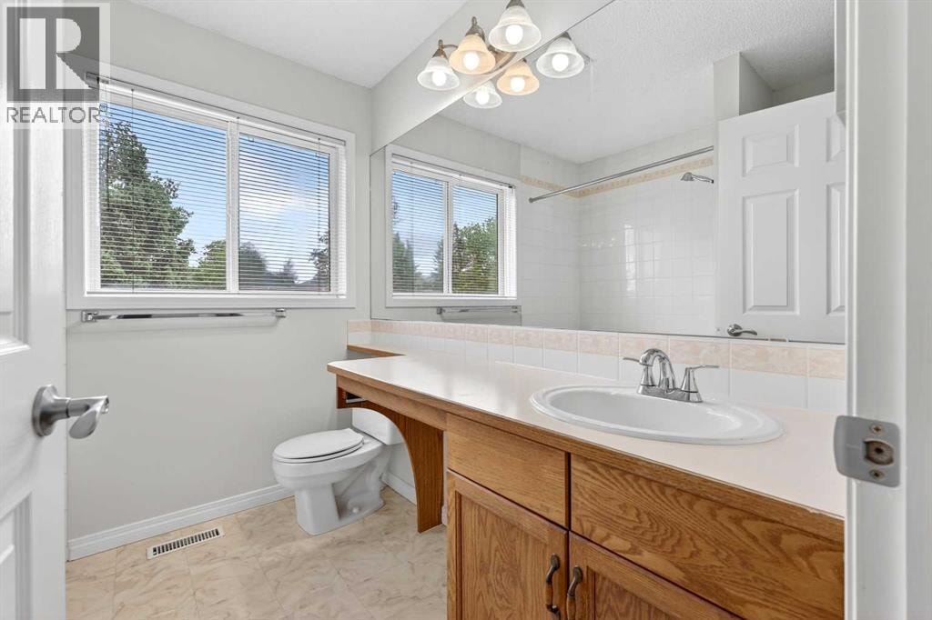 98 River Rock Crescent SE — photo 32