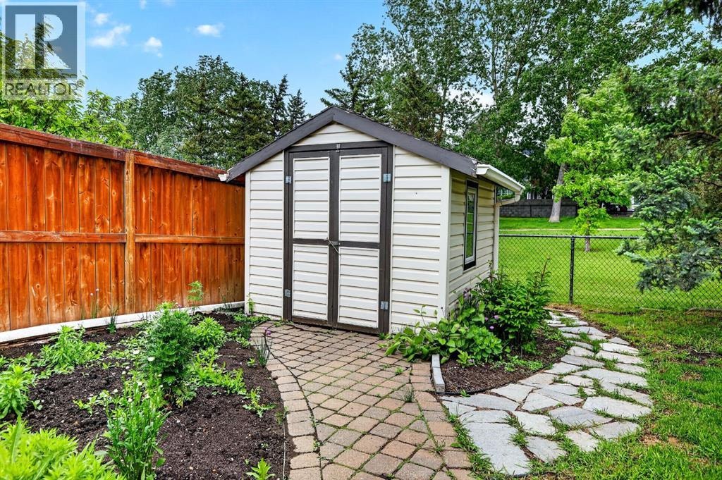 98 River Rock Crescent SE — photo 43
