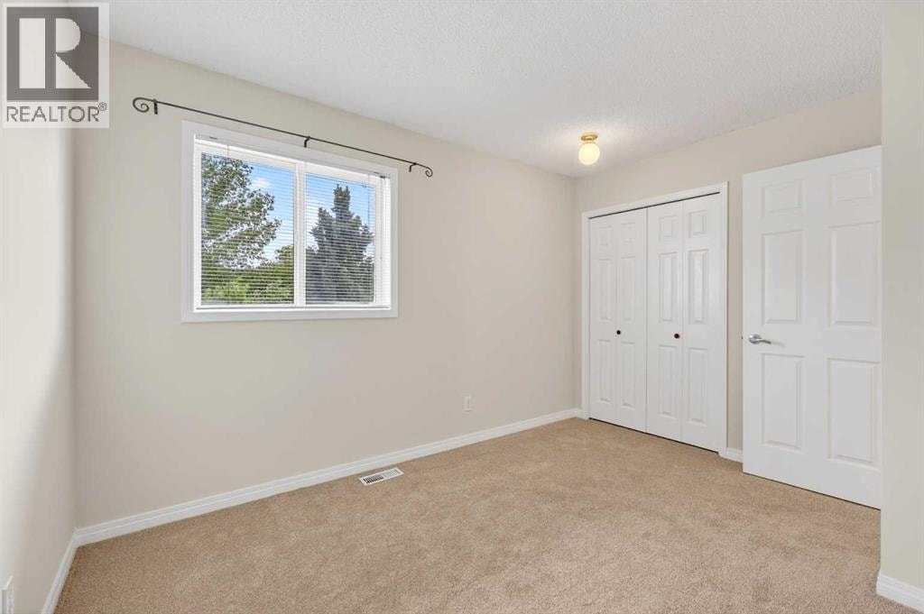 98 River Rock Crescent SE — photo 34