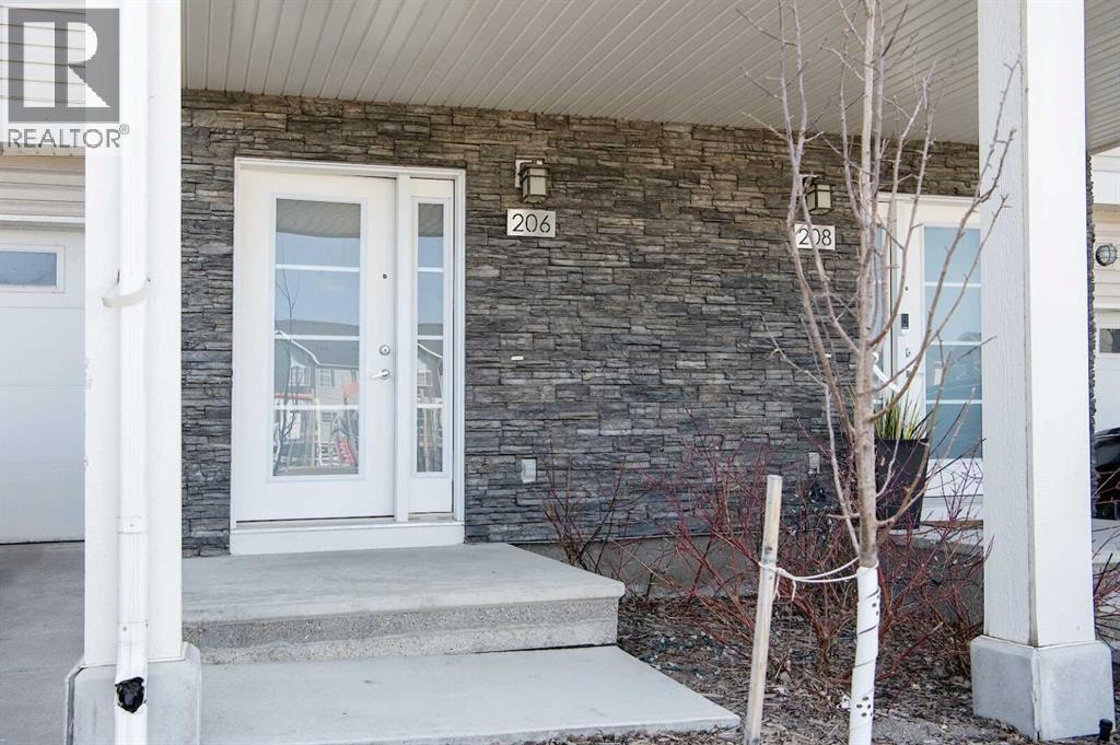 206 Redstone View NE — photo 2