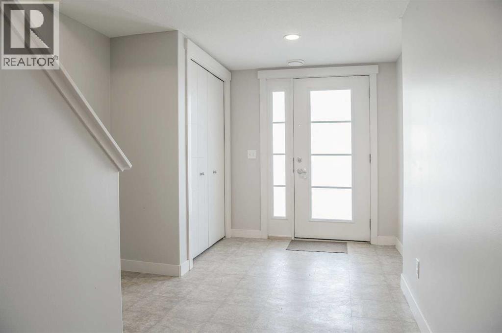 206 Redstone View NE — photo 3