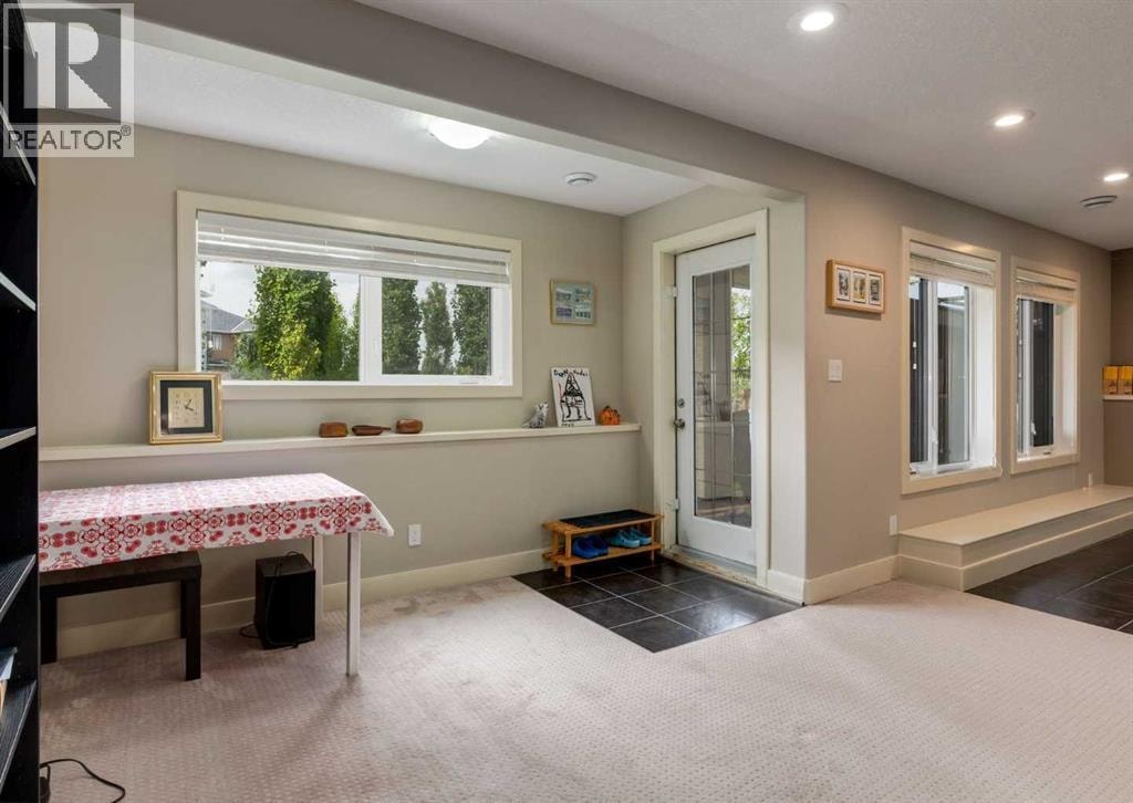 98 Royal Ridge Mount NW — photo 30
