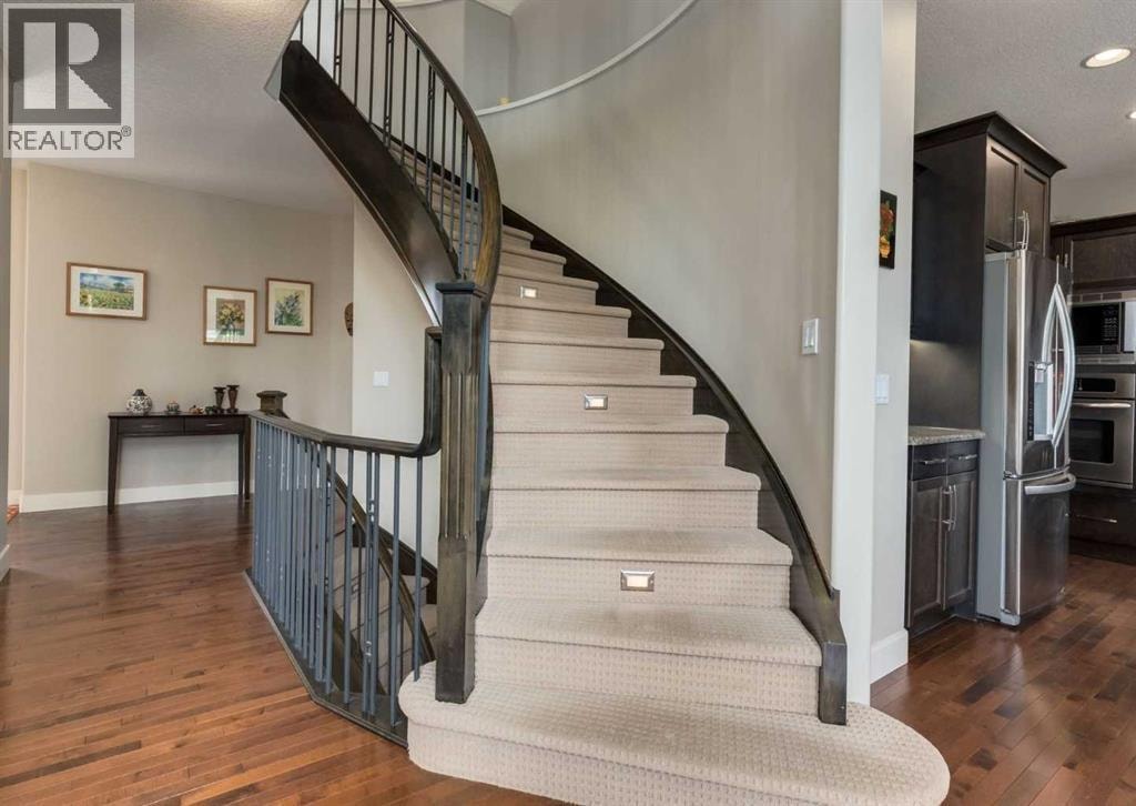 98 Royal Ridge Mount NW — photo 17