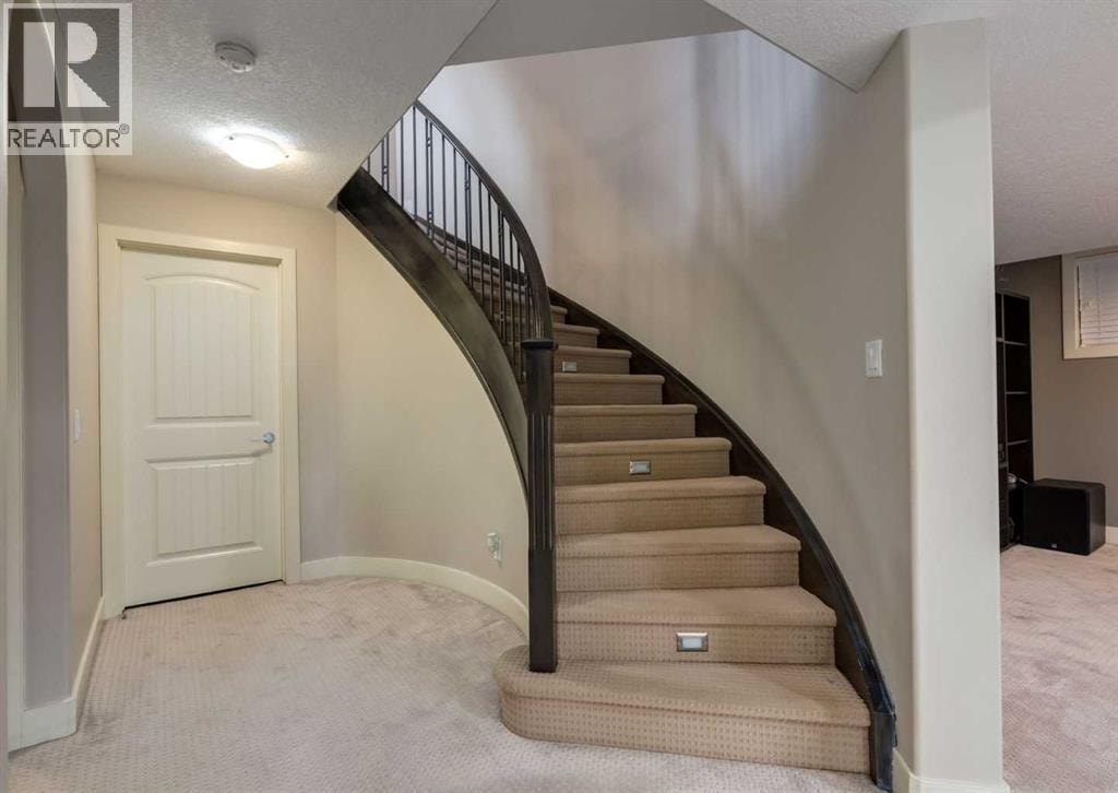98 Royal Ridge Mount NW — photo 29