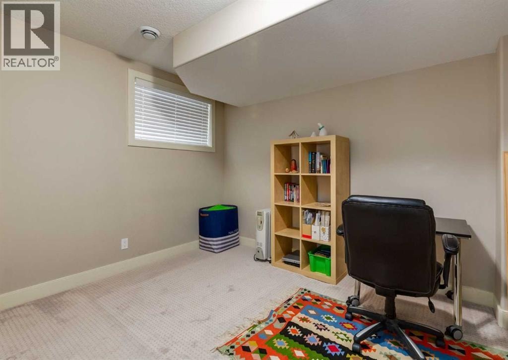98 Royal Ridge Mount NW — photo 34