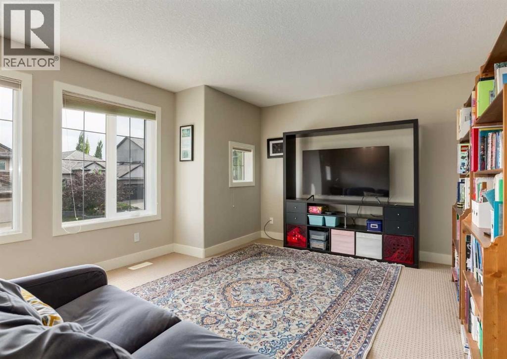98 Royal Ridge Mount NW — photo 23
