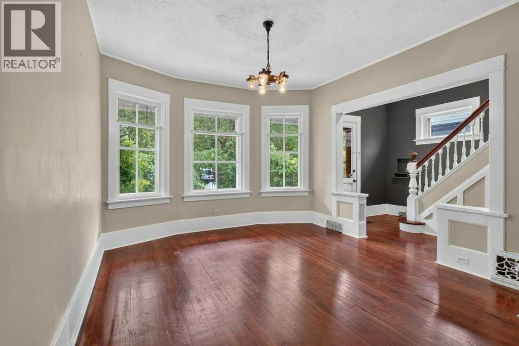 918 18 Avenue SE — photo 5