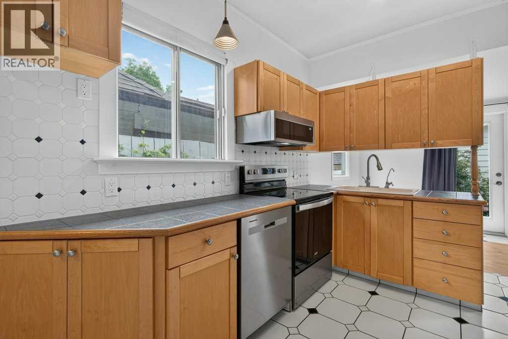 918 18 Avenue SE — photo 14