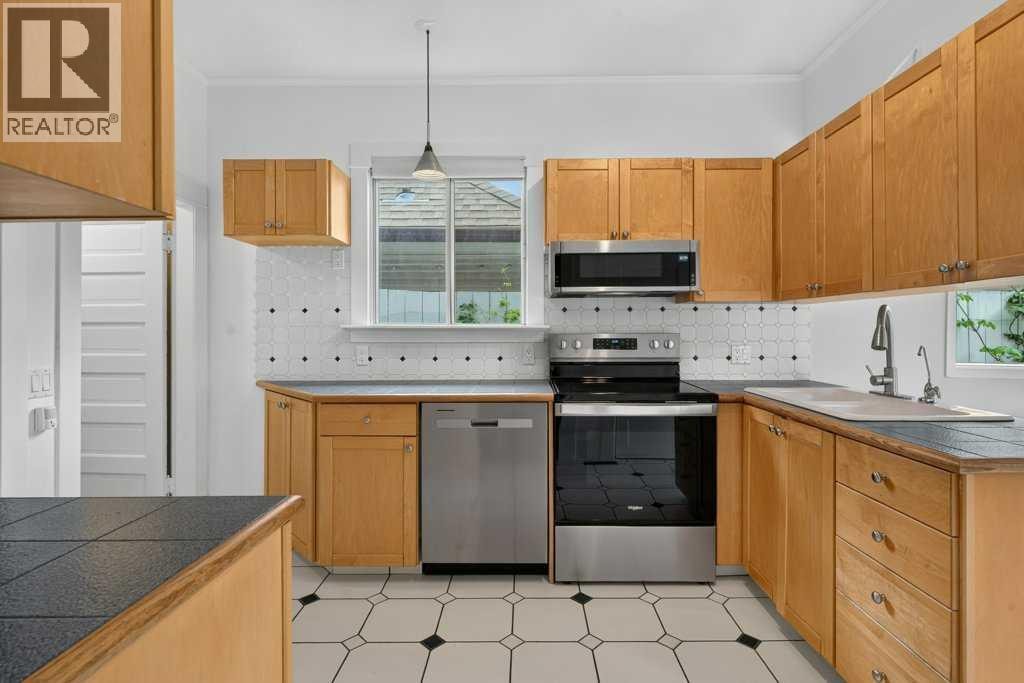 918 18 Avenue SE — photo 13