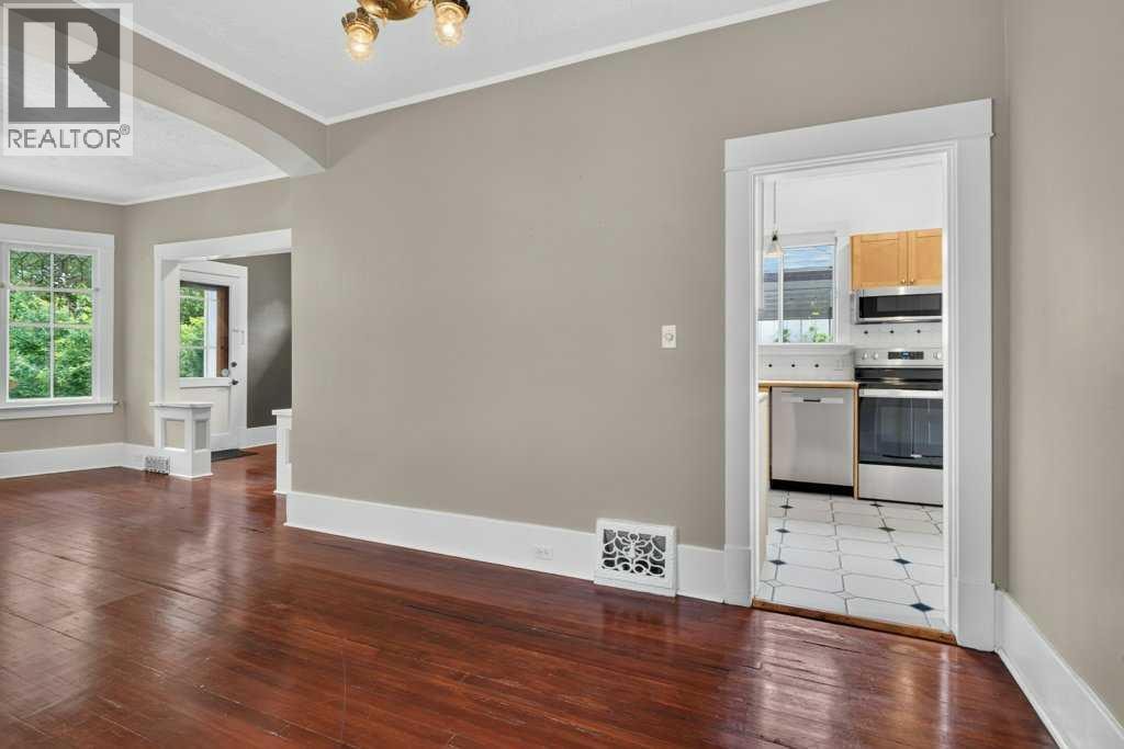 918 18 Avenue SE — photo 12
