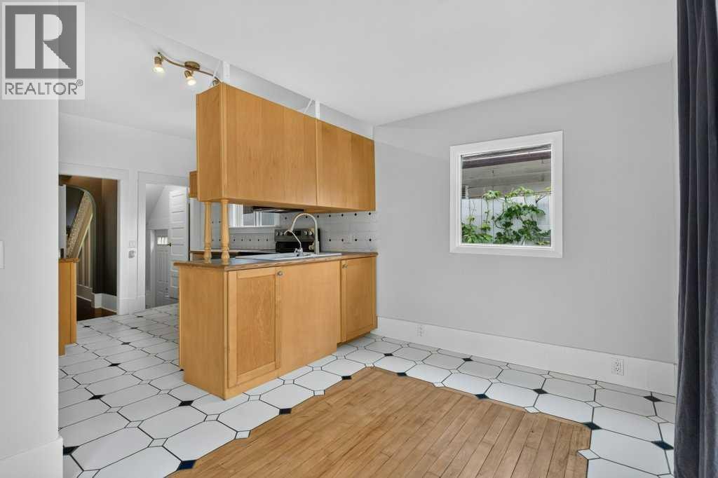 918 18 Avenue SE — photo 20