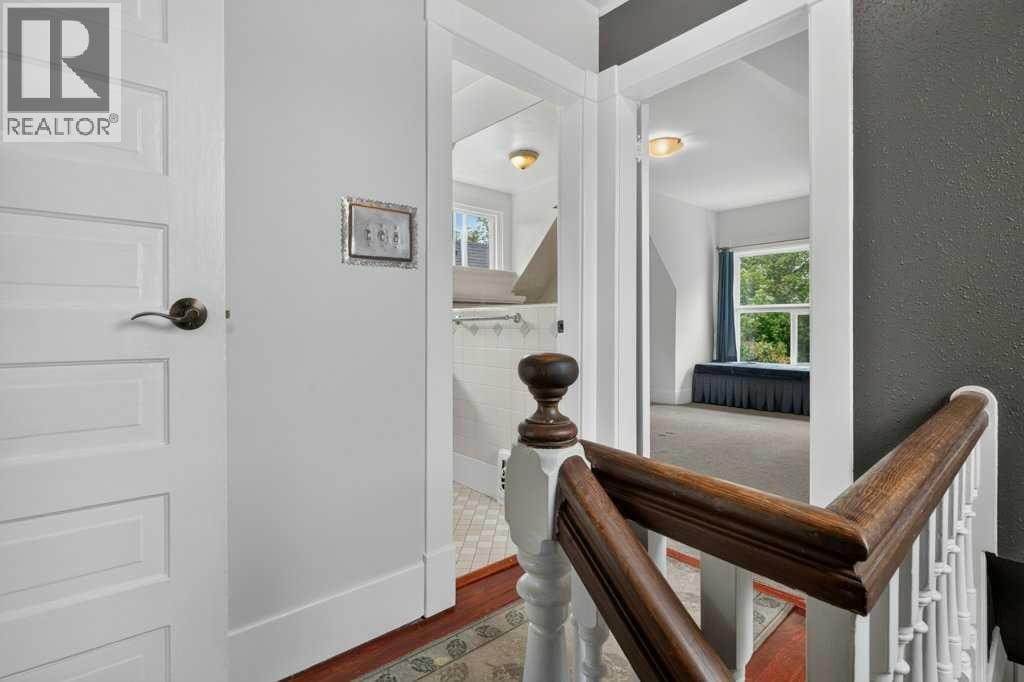 918 18 Avenue SE — photo 34