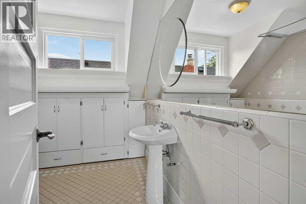 918 18 Avenue SE — photo 29