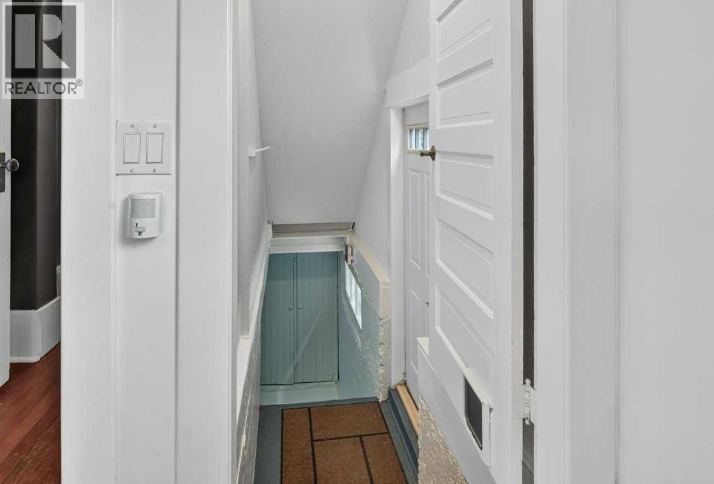 918 18 Avenue SE — photo 36