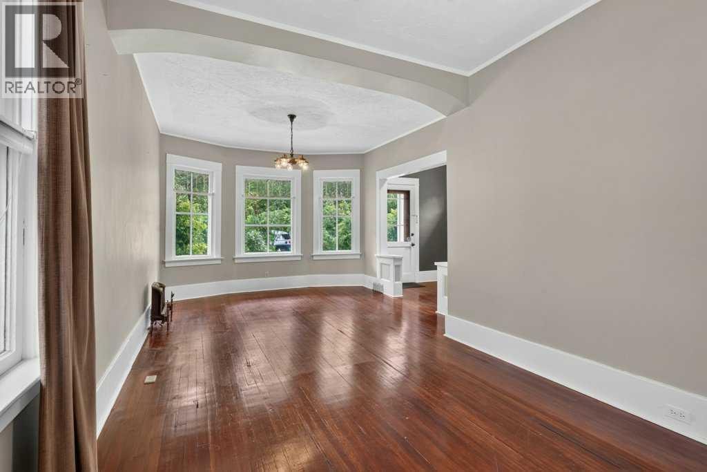 918 18 Avenue SE — photo 10