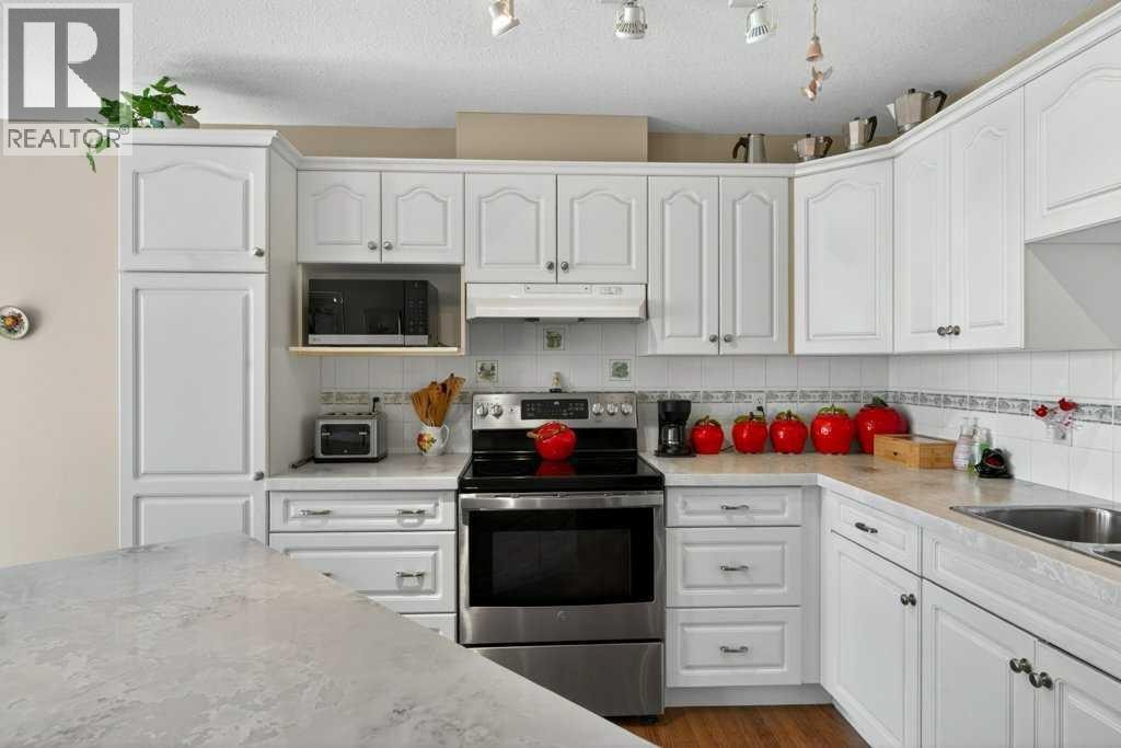 535 Epiphany Bay — photo 13