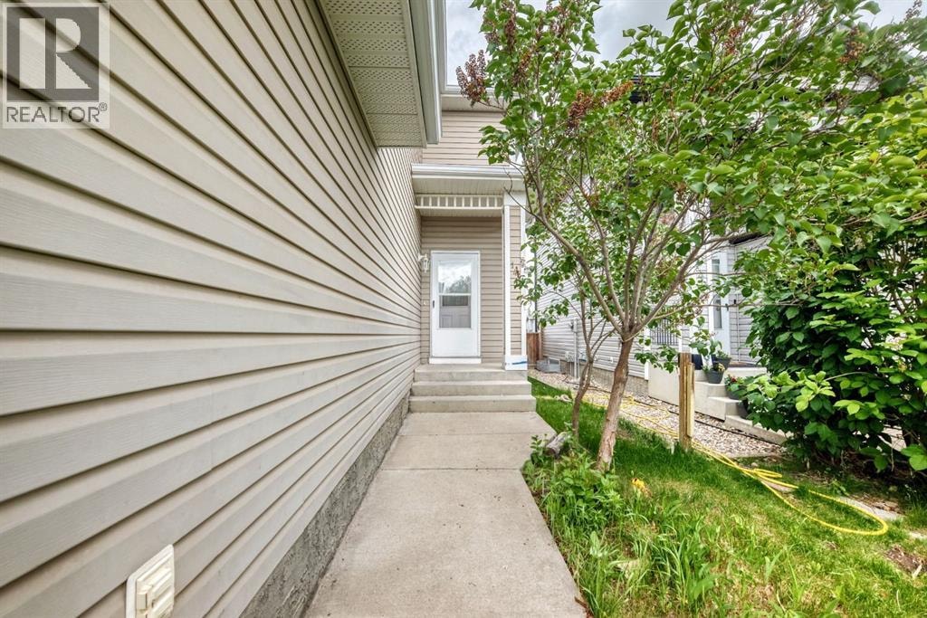 145 Martinvalley Crescent NE — photo 3