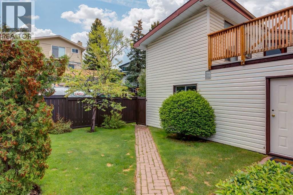 120 Silverthorn Way NW — photo 34