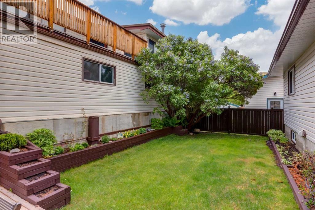 120 Silverthorn Way NW — photo 35