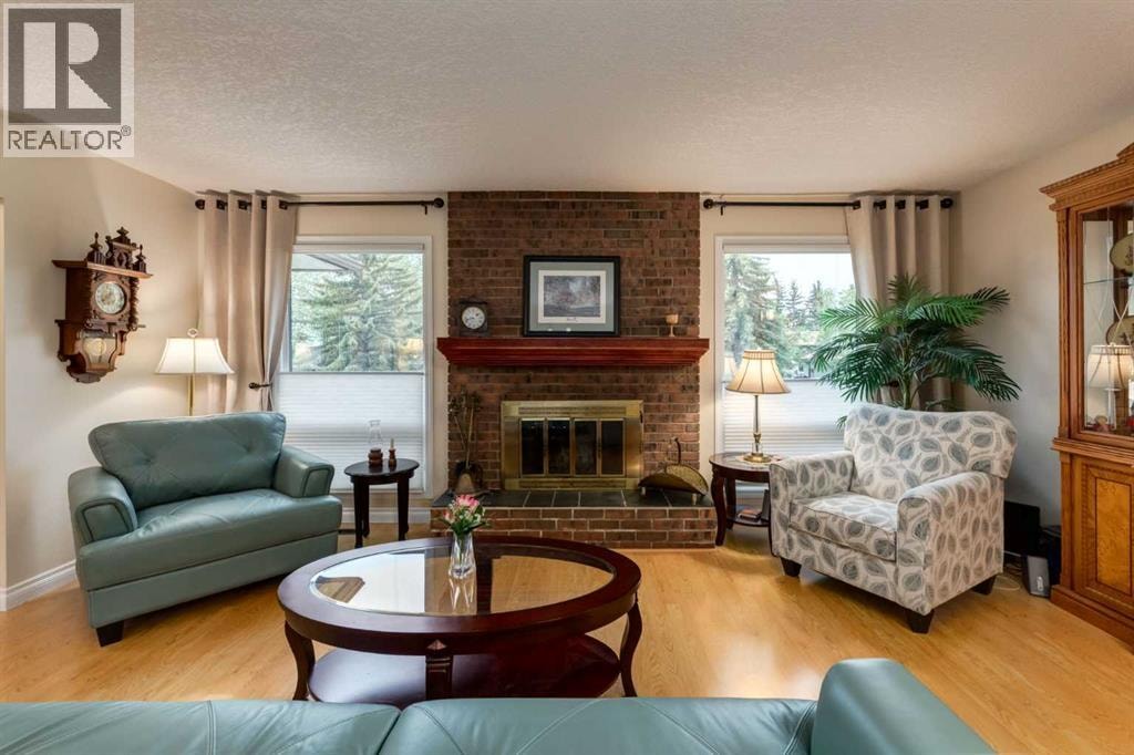 120 Silverthorn Way NW — photo 6