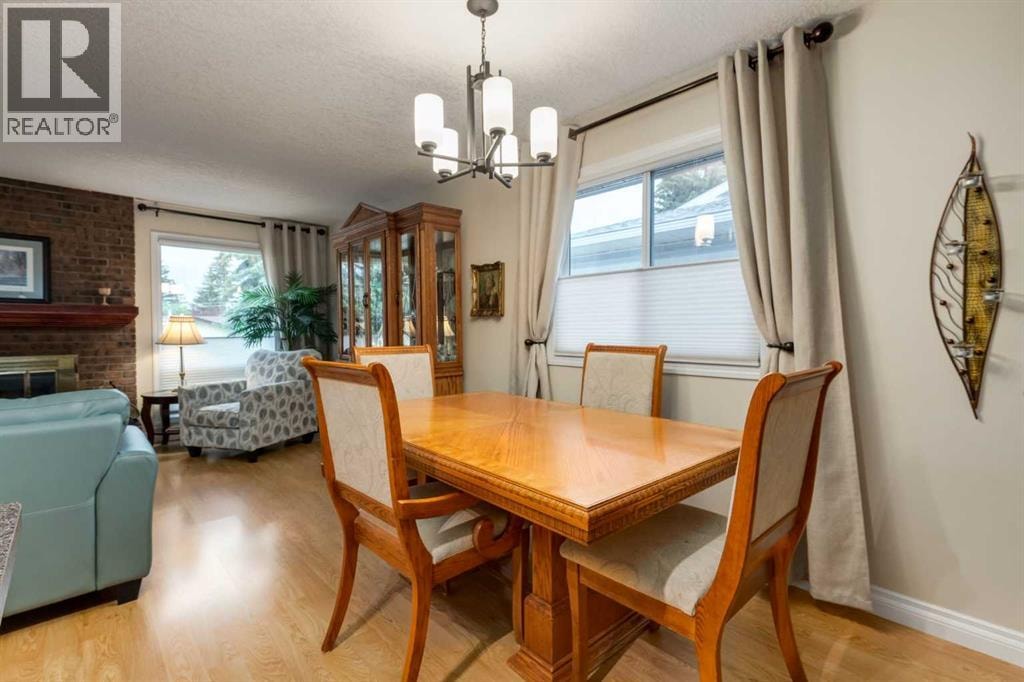 120 Silverthorn Way NW — photo 9